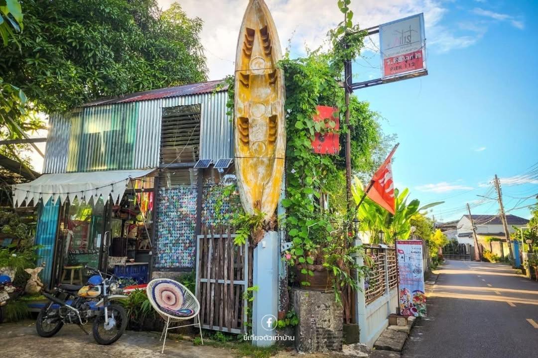 Artist'S Place Trat Luaran gambar